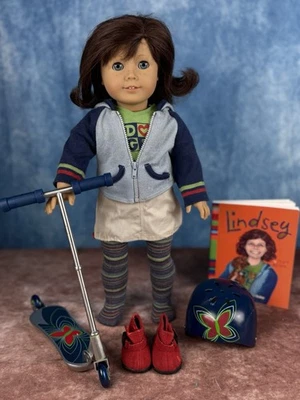 American Girl Pleasant Co.  1st GOTY 2001 Lindsey In VGUC W/meet, Book, Scooter - Image 1 of 4