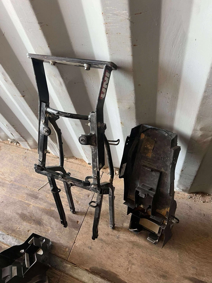 2001-2003 SUZUKI GSXR 600 750  01-02 GSXR 1000 OEM REAR STUNT SUBFRAME STRAIGHT - Image 1 of 1