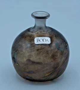 VASO MINIATURA VINTAGE KOSTA BODA ART VETRO CON ADESIVO LAMINA E FIRMATO IN BASSO - Foto 1 di 6