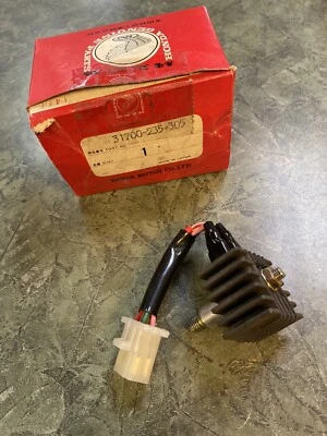 Nuevo de Lote Antiguo Honda Regulador de Voltaje Rectificador CL175 SL175 SL350 SL90 OEM 31700-235-305 Foto 1 de 4