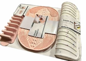 Travel Makeup Brush Holder with Brush Washer and Heat Mat - Picture 1 of 4