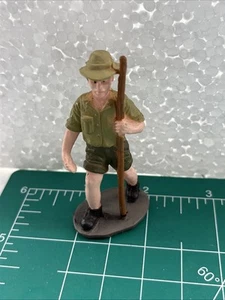Safari Ltd Humano Masculino Explorador Caminante Aventurero Figura 2.5” Topper Pastel - Imagen 1 de 6