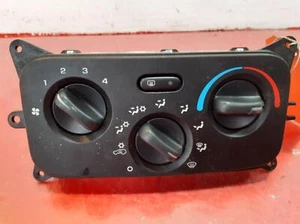 2003 JEEP CHEROKEE Heater/AC Controller - Picture 1 of 4