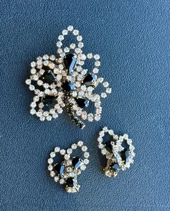 VINTAGE JULIANA GOLD TONE Black And White RHINESTONE BROOCH EARRINGS Set. E - Picture 1 of 18