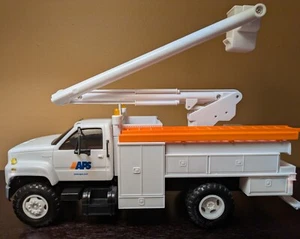 APS (Arizona Public Service) Bucket Truck GMC Topkick - DG Productions - Picture 1 of 7