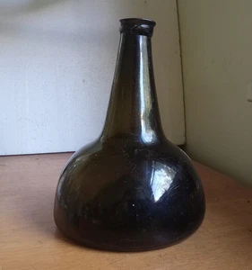 1740s FREE BLOWN BLACKGLASS HORSE HOOF ONION RUM BOTTLE OPEN PONTIL RIVER DUG - Picture 1 of 13