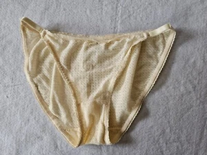 Calvin Klein Panties Womens Ivory Panty Size Medium - Picture 1 of 8