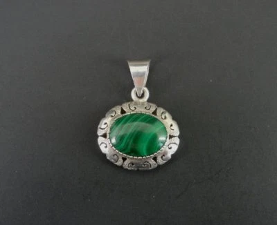 Colgante Malaquita Verde Esterlina Diseño Recortado México Plata 925 Colgante Foto 1 de 4