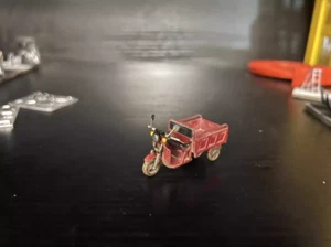 IMPRESIÓN 3D 1/64 triciclo tres ruedas ajuste 1:64 coche calle soporte diorama - Imagen 1 de 5