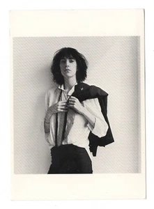 PATTI SMITH FOTOCARD FOTO CARTOLINA NON VIAGGIATA ANNI '80 ORIGINALE/ORIGINAL - Imagen 1 de 2