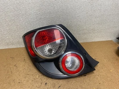 2012年至2016年雪佛兰Sonic Tail Light掀背车左发球杆LH原始设备制造商T0949 DW — 第 1/4 张图片