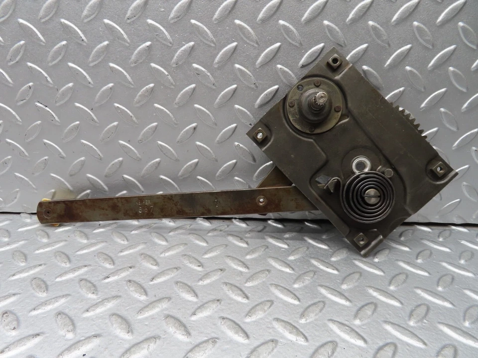 ⚙19005⚙ Mercedes-Benz W121 190b Ponton Front Left Manual Window Regulator - Image 1 of 4