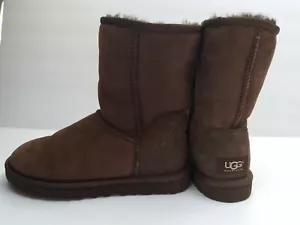 AUTHENTIC UGG Australia Womens Classic Short Boot 5825 Choc Brown Orig $130 S5 - Picture 1 of 9