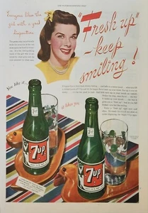 Anuncio vintage 1945 7UP Soda a todo el mundo le gusta la chica con una buena disposición 323 - Imagen 1 de 1