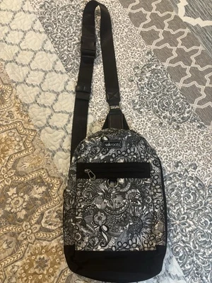 Mochila Sakroots Hiker Sling Excelente Estado Blanco y Negro Foto 1 de 4