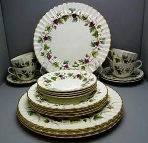 Royal Worcester BACCHANAL white 20-piece Set for 4 - Picture 1 of 3