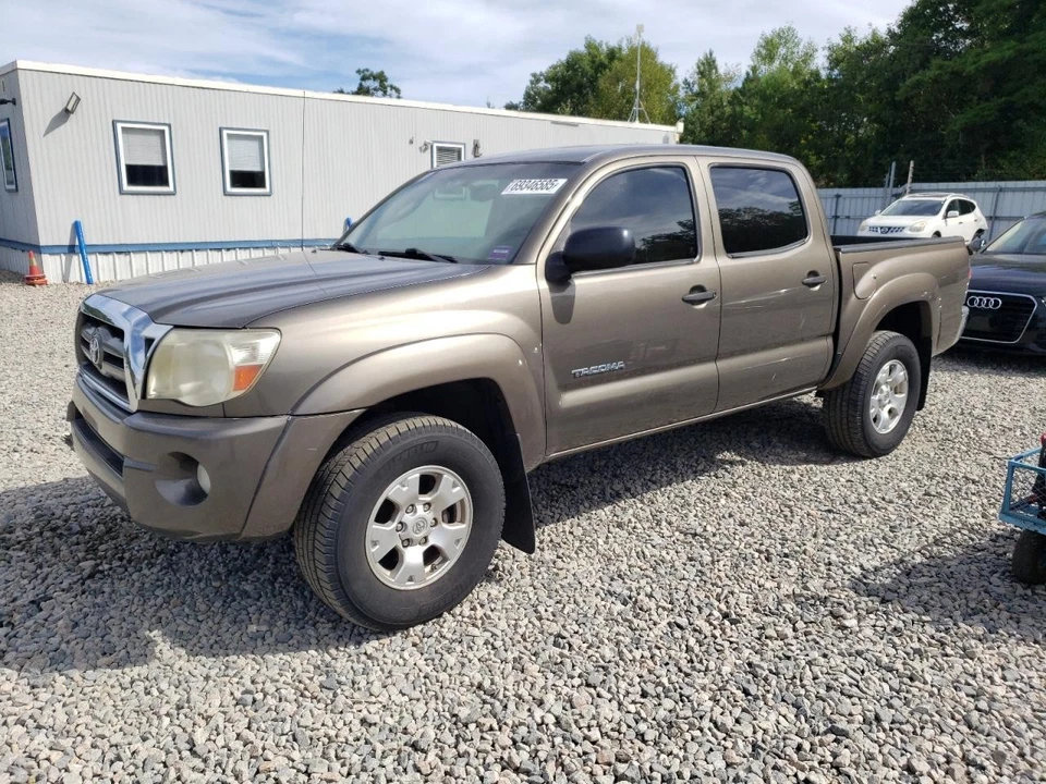 Used Rear Left Door Assembly Rear Side fits: 2010 Toyota Tacoma Crew Cab 4 Dr el Foto 1 de 4