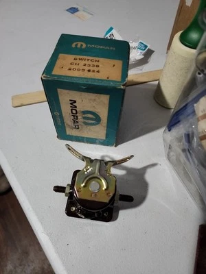 Interruptor solenoide de arranque Plymouth Dodge Standard Trans 1961-1962 NOS 2095624 OE Foto 1 de 4