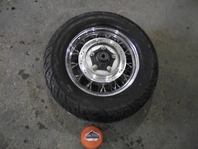 2004 HONDA VTX 1300S A, REAR WHEEL NOTE THE TIRE IS NOT GOOD (OPS7065 Foto 1 de 4