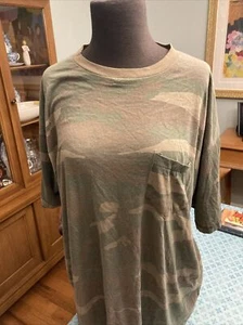 Camiseta vintage de bolsillo con estampado de camuflaje verde de los años 80 de una sola puntada - Imagen 1 de 11