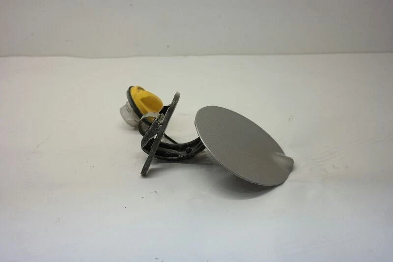 Ford Crown Victoria 2007-2011 puerta de llenado de combustible plateada  Foto 1 de 4