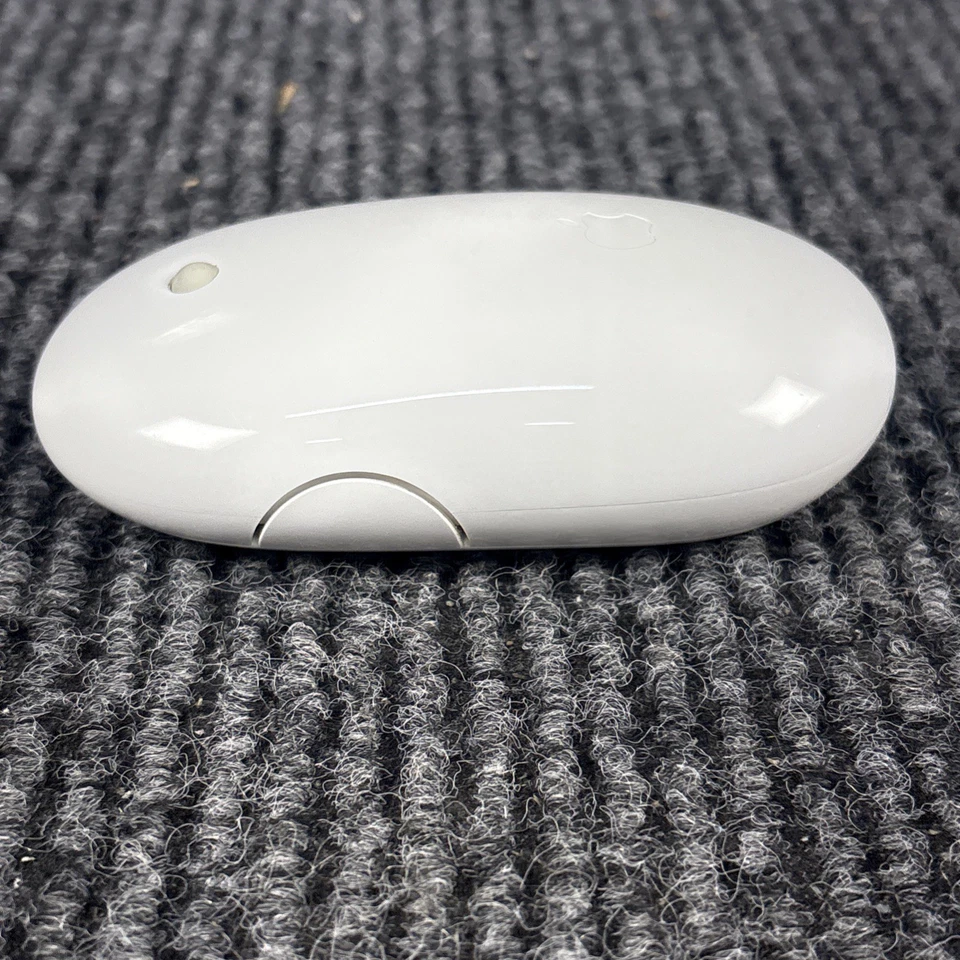 !! APPLE WIRELESS BLUETOOTH MIGHTY MOUSE - A1197 !! - Image 1 of 1