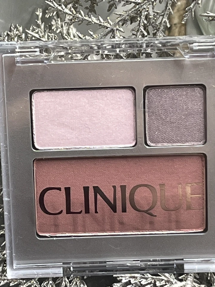 Sombra de ojos Clinique All About Duo Rock violeta y ojos de ángel rubor ciruela ardiente Foto 1 de 2