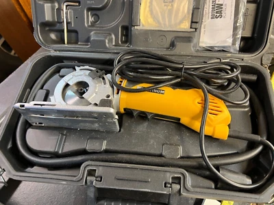 Platinum RZ200 Rotorazer Saw Corded Circular Saw (with 5 Extra Saw Blades) - Image 1 of 4