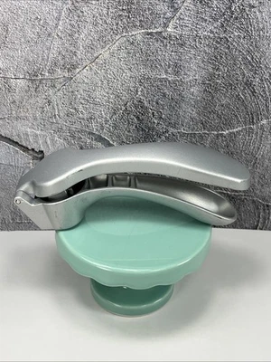 Prensa de ajo Pampered Chef #2575 usada en excelente estado lote A Foto 1 de 4