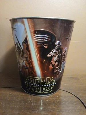 Star Wars El Despertar de la Fuerza Episodio VII Palomitas Cubo Lata Kylo Ren EXCLUSIVO Foto 1 de 4