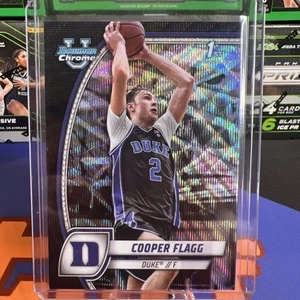 2025 Bowman University Chrome Cooper Flagg #16 RC 1° rifrattore onda nera - Foto 1 di 11