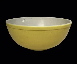 Vintage Pyrex Primary Colors Yellow 4 Quart Round Mixing Bowl No Fading Color - Picture 1 of 3