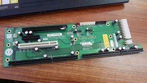IEI PE-4S-R20 01EF033-00-200-RS 4 Slots Backplane with 1 PCIeX16 1 PCIeX4 1 PCIe - Afbeelding 1 van 2
