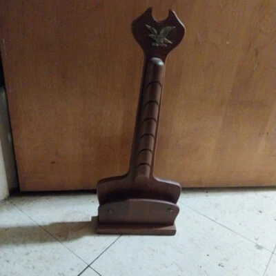 Soporte de correo de madera para montaje en pared con águila Foto 1 de 4