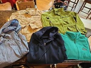 Lotto di 5, taglia Large, cappotti/giacche donna assortiti, impermeabili e altro - Foto 1 di 18