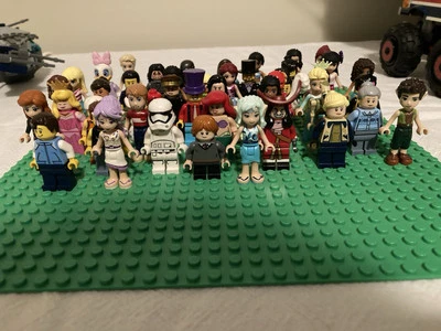 Lego Minifigs Lots - Image 1 of 2