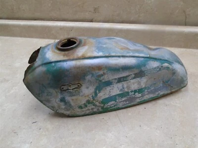 Tanque de combustible de gasolina dañado Suzuki 250 TS SAVAGAE TS250 1970 SB139 Foto 1 de 4