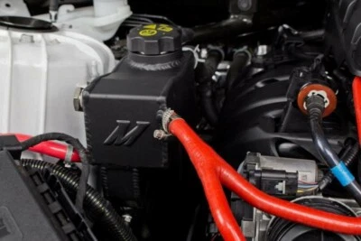 Tanque de expansión de desbordamiento de refrigerante negro Mishimoto para Chevrolet Camaro 2016-2023  Foto 1 de 4