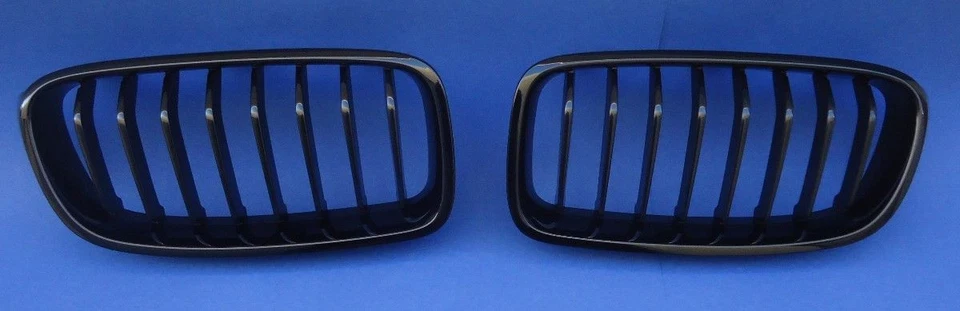 BMW F30 2013 BMW 328i xDrive 335i xDrive sedán BMW M Tech parrilla negra Foto 1 de 1