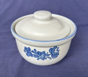 Pfaltzgraff Yorktowne Steinzeug 5,5" runde Butterwanne mit Deckel - Top Zustand - Bild 1 von 4