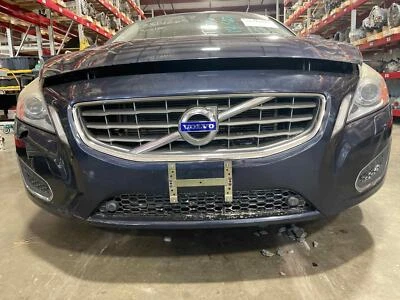 Cubierta de parachoques delantero Volvo 60 2013 OEM 498 azul caspio 398025015 2011-2013 Foto 1 de 3