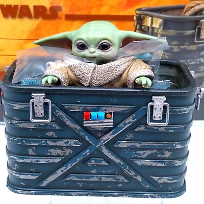 Hot Toys Star Wars 1/6 Mandalorian TMS043 Grogu en caja de almacenamiento con soporte solamente  Foto 1 de 4