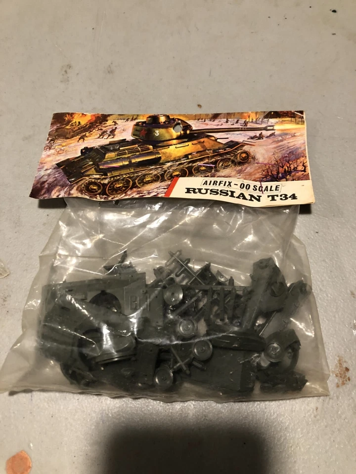 Airfix ho/oo scale Russian T34 tank kit - Image 1 of 1