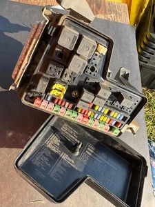 2003 DODGE RAM 2500 3500 5.9 CUMMINS DIESEL OEM TIPM FUSE BOX Power Distribution - Picture 1 of 8
