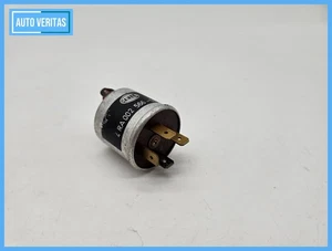 ORIGINAL Hella Relais 4 RA002 566-02-12V Oldtimer Mercedes BMW Jaguar VW - Picture 1 of 7