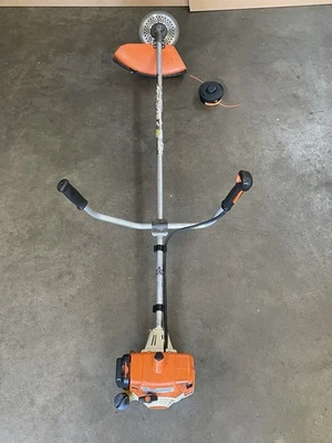 STIHL FS250 Recortadora de Cuerdas/Cortadora de Cepillo Funcionamiento Fuerte 40.2cc Resistente 💪🌿 Foto 1 de 4