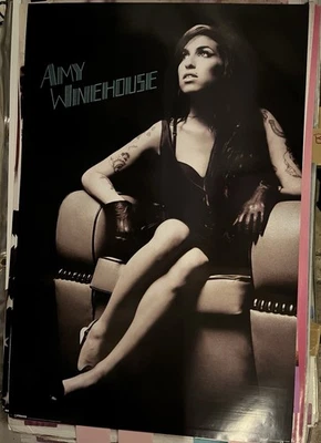 Póster de pirámide con licencia 36x24 retrato sentado Amy Winehouse Bravado 2015 Foto 1 de 4