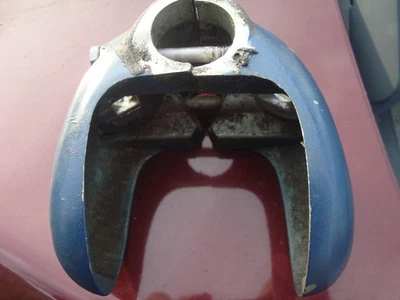 Carcasas de montaje inferior Johnson Evinrude 5 5,5 6 7,5 10 HP OMC 305554 305555 Foto 1 de 3