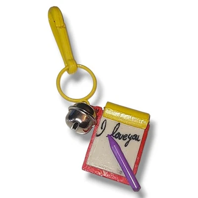 Bloc de notas vintage de plástico con clip para cinturón de los años 80 rojo y amarillo Foto 1 de 2