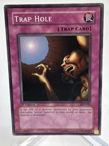Yu-Gi-Oh! 1996 Kazuki Takahashi Trap Hole SDP-041 Starter Deck: 1st Edition - Picture 1 of 2